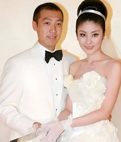 陈利浩现在妻子_刘建浩陈慧琳婚姻故事_陈慧琳刘建浩爱情长跑