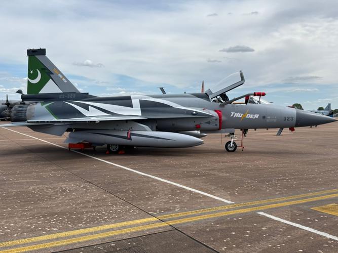 美军JLTV空投技术_空投战车_C-17运输机空投改进