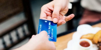 交行白金卡机场VIP、银行免排队，体检保险都划算