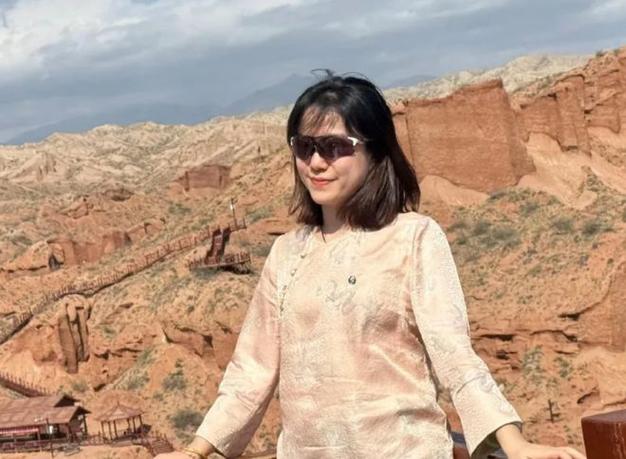 翁帆对杨振宁不耐烦了_翁帆最新生活状态_翁帆川西旅行