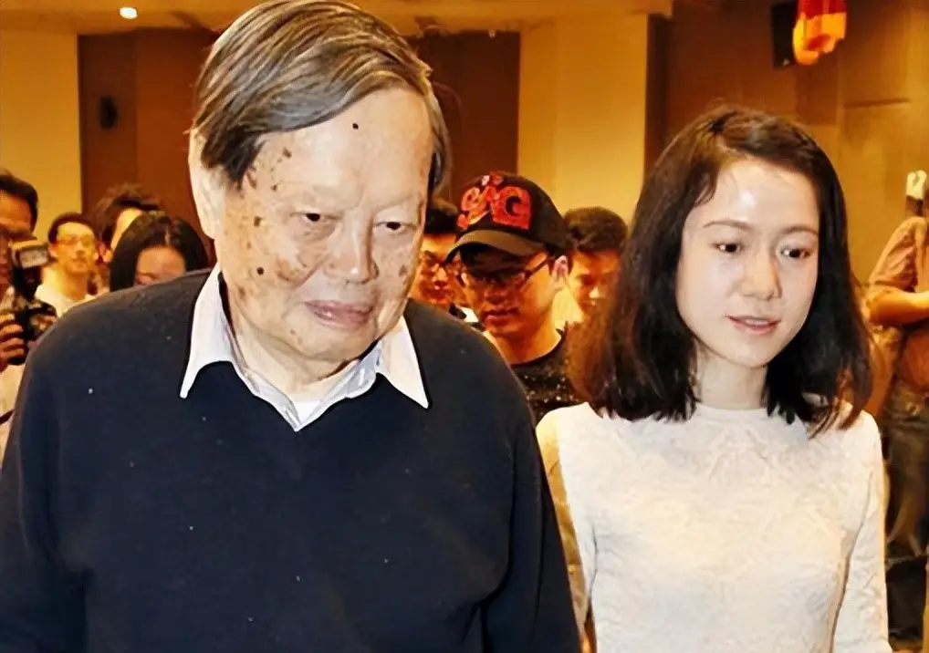 翁帆最新生活状态_翁帆川西旅行_翁帆对杨振宁不耐烦了