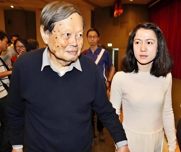 翁帆被误解的婚姻生活_翁帆杨振宁婚姻选择_翁帆对杨振宁不耐烦了