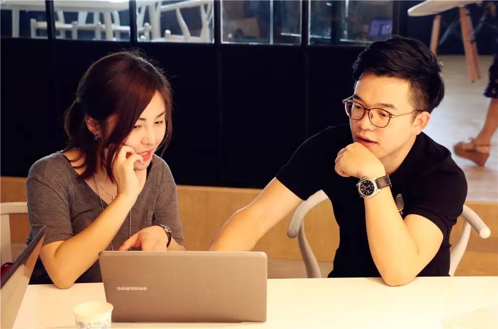 职场PPT制作技巧_PPT在客户汇报中的重要性_个股推荐ppt