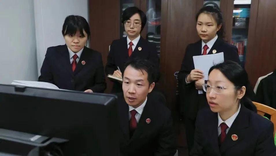 新三板骗局曝光：讲师直播+PPT荐股引流套路